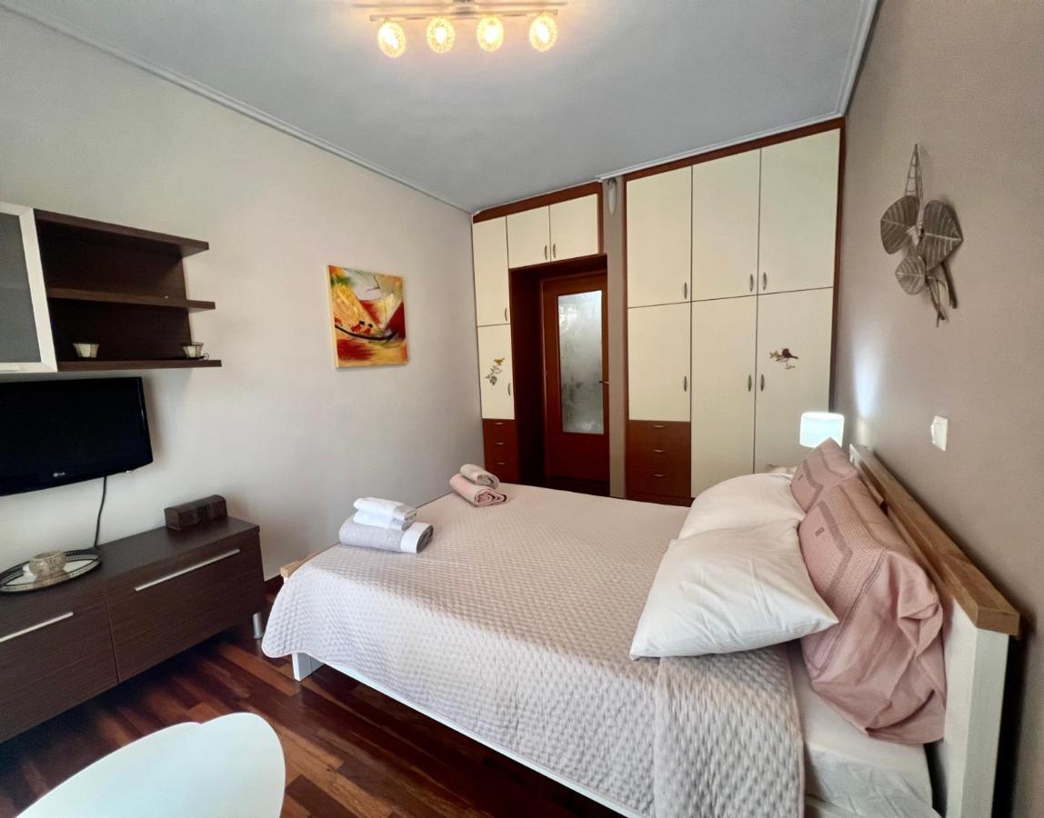 Elegant Downtown Retreat Appartement Kalamáta Buitenkant foto